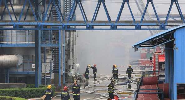 上海一化工厂泄漏爆燃 目击者回忆事发情景