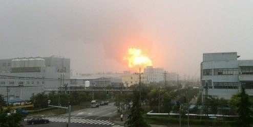 沪一化工厂发生爆燃事故 6人受伤火势已控制